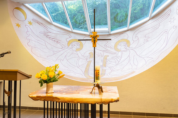 Detailausschnitt einer Kapelle im Alten- und Pflegeheim